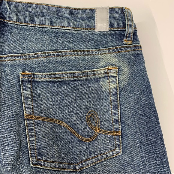 Apt 9 Embroidered Sequin Cuffed Crop Capri Jeans Osaka Fade Distressing Size 8 - Picture 6 of 16